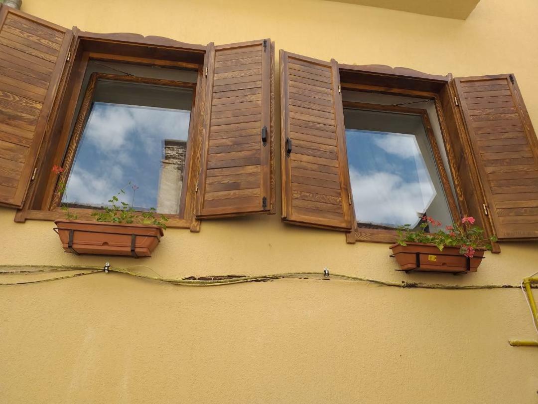 Sara House Apartment Bistrita  Bagian luar foto